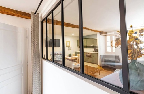 Flavigny-sur-Ozerain Apartment | Logis George