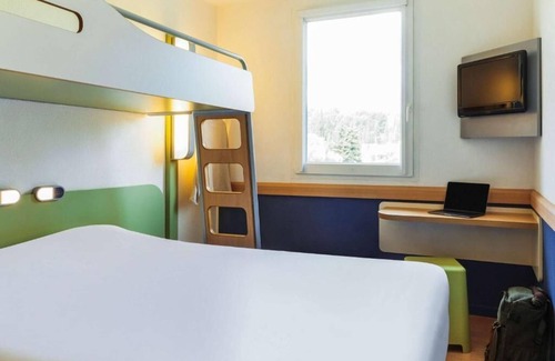Saint-Cyr-sur-Mer Hotel | Logis Hôtel de Port d'Alon