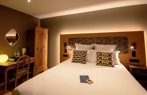 Rostrenen Hotel | Logis Hôtel Jeanne et Jules