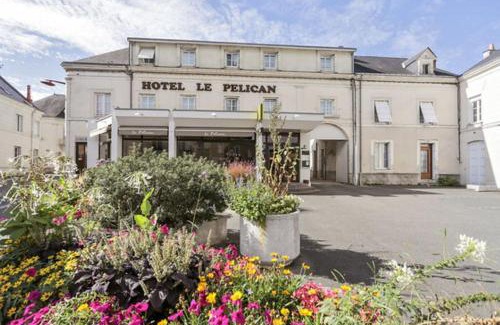 Vernantes Hotel | Logis Hôtel Le Pélican & son restaurant