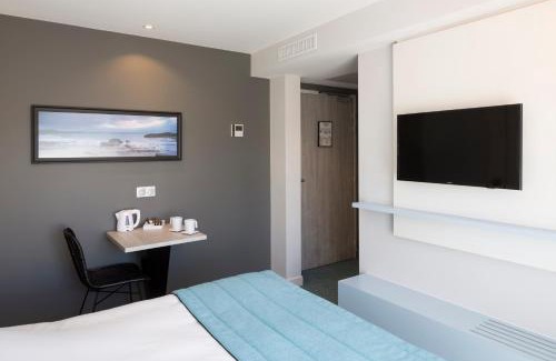 Balaruc-les-Bains Hotel | Logis Hôtel Les Pins - Opéralia