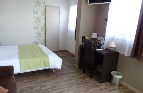 Lay-Saint-Remy Hotel | Logis Hotel des Portes de Meuse