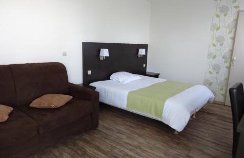 Lay-Saint-Remy Hotel | Logis Hotel des Portes de Meuse