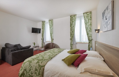 Huelgoat Hotel | Logis Hotel Du Lac