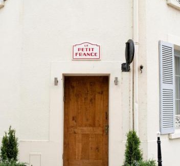 La Chartre-sur-le-Loir Hotel | Logis Hotel De France