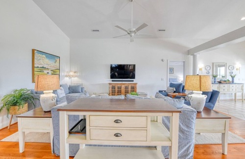 Long Bay Estates House | Lollipops Beach House - Four Bedroom, Three Bath, Private Pool in Long Bay