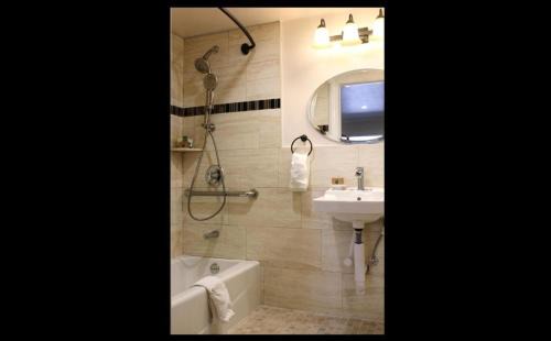 Marina District Hotel | Lombard Plaza Motel