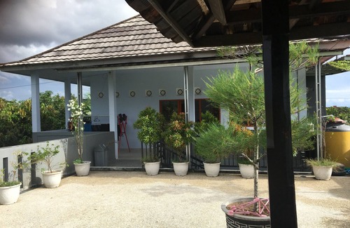 Mataram House | Lombok 3 bedroom tropical house with terrace. Beautiful mountain views.