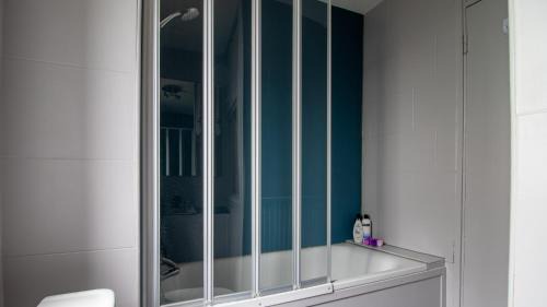 Chaucer House | London Bridge 3 Bedroom House with reception room, office and private garden