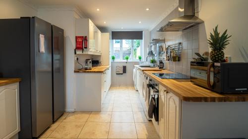 Chaucer House | London Bridge 3 Bedroom House with reception room, office and private garden