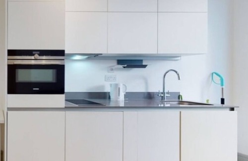 West Ealing Apartment | London City Apartment, close to Train stations/metro, restaurants & shops
