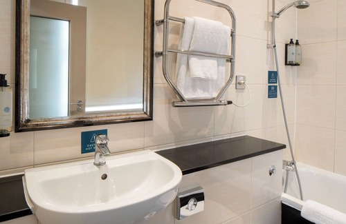Waddon Hotel | London Croydon Aerodrome Hotel, BW Signature Collection