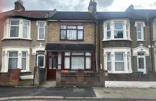 Boleyn House | London Holiday Home