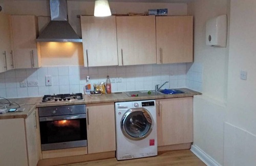Newham Apartment | London House - Sleeps 3 , Pets Ok & Central Links