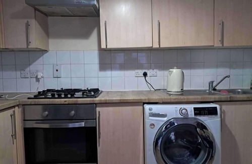 Newham Apartment | London House - Sleeps 3 , Pets Ok & Central Links