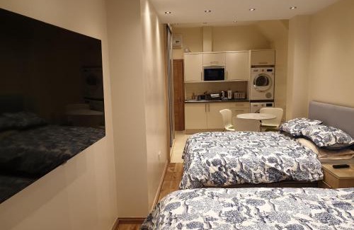 Valentines Apartment | London Luxury Apartments 4 min walk from Ilford Station, with FREE PARKING FREE WIFI