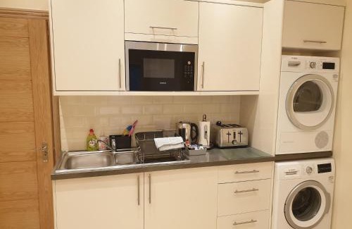 Valentines Apartment | London Luxury Apartments 4 min walk from Ilford Station, with FREE PARKING FREE WIFI
