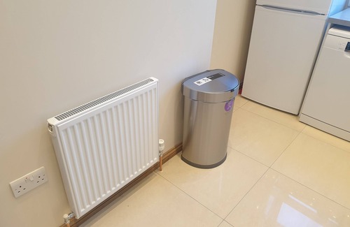 Clementswood Apartment | London Luxury Spacious 2 Bedroom Apartment 5 mins to Ilford Station
