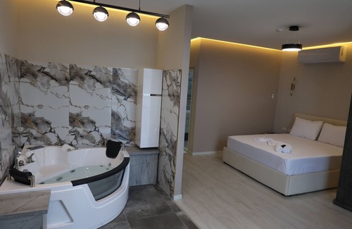 Kukes Hotel | London Restaurant Hotel