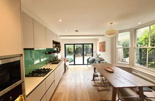 Lambeth Apartment | London Stylish 3 bed Home - Long stay discount - Brixton near Brockwell Park