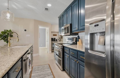 Trinity House | Lone Star Peninsula- Stunning Waterfront Retreat