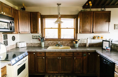 Spanish Valley Cabin | Lonebranch Cabin @ Whispering Oaks, 20 miles from Moab!