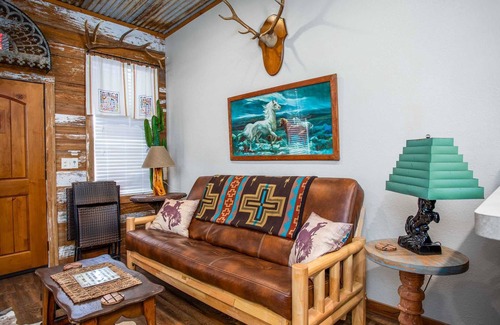 Bandera House | Lonesome Dove Guesthouse
