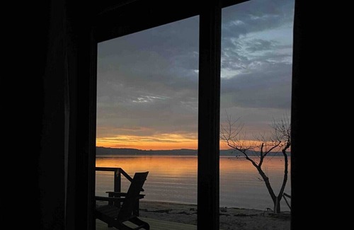 Perryville Cottage | Long Beach Cottage, (romantic couple’s getaway)