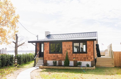 Perryville Cottage | Long Beach Cottage, (romantic couple’s getaway)
