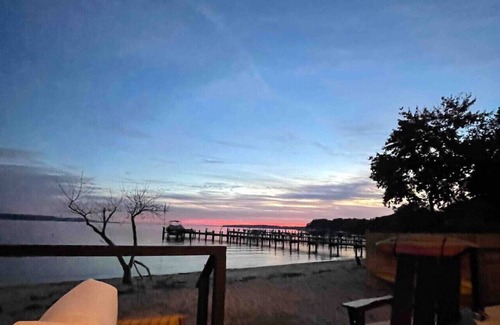 Perryville Cottage | Long Beach Cottage, (romantic couple’s getaway)