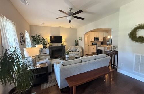 Gallatin House | Long Hollow Pike! Charming 3-bedroom townhome. Pet-friendly. Neighborhood pool!