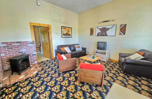 Crooked River Ranch House | Long Hollow Ranch - The Homestead House
