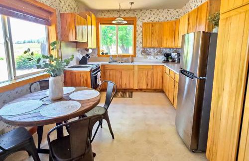Crooked River Ranch House | Long Hollow Ranch - The Homestead House