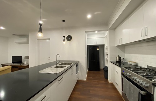 Doreen House | Long Stay Discount-30 Minutes to International Airport-ModernHouse-DoreenVic3754