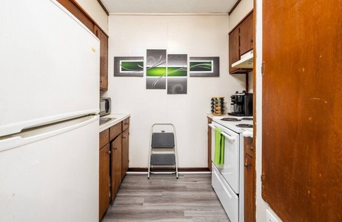 Pineville Apartment | Long Stay Near D.T King Bed Smart TV Pets W/D