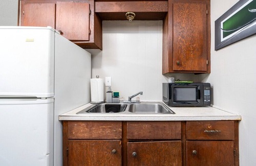 Pineville Apartment | Long Stay Near D.T King Bed Smart TV Pets W/D