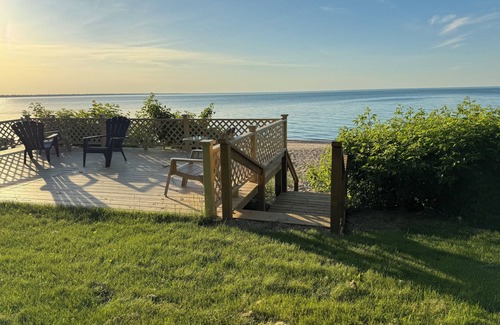 Sarnia House | Long term rental on the lake front
