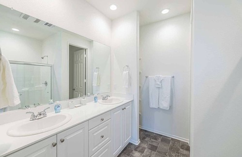 Lancaster House | Long Term Stay-Retreat｜Fenced Backyard｜Dedicate Workspace｜Pet Friendly #41589