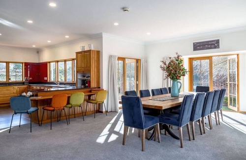 Solway Villa | Longbush Estate, Gladstone
