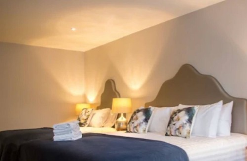 Newcastle West Hotel | Longcourt House Hotel