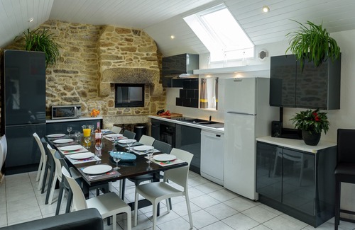 Plouguin Cottage | Longère (traditional long house) with covered and heated swimming pool in the Domaine des Abers*.