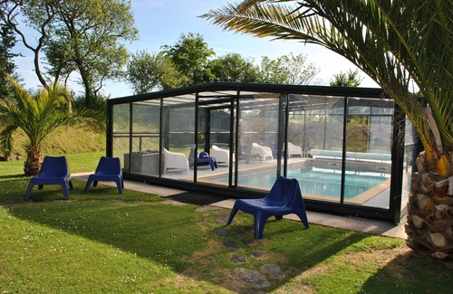 Plouguin Cottage | Longère (traditional long house) with covered and heated swimming pool in the Domaine des Abers*.