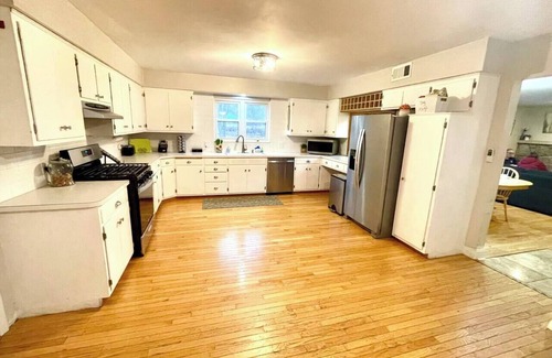 Gahanna House | Longstreth - Large Ranch - Pool Table