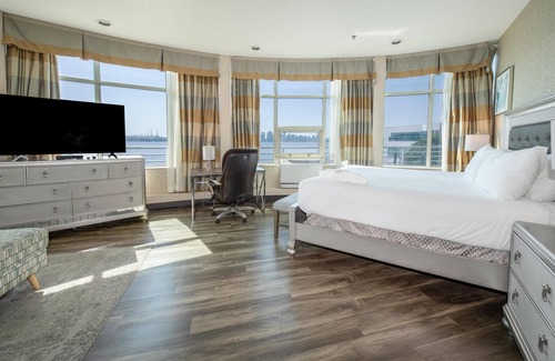Lower Lonsdale Hotel | Lonsdale Quay Hotel
