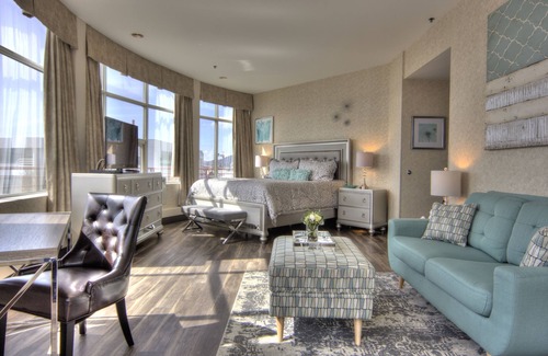 Lower Lonsdale Hotel | Lonsdale Quay Hotel