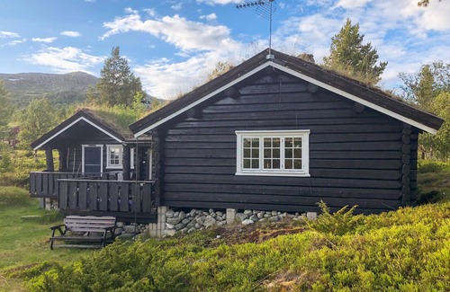 Sel House | Look forward to a wonderful time out in the rustic vacation home with sauna.