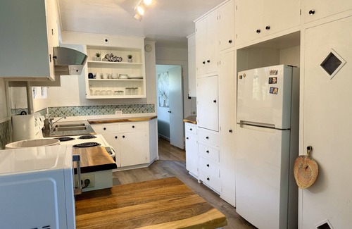 Paukaa Cottage | LOOK! Kai Cottage coastal getaway in Pauka'a!