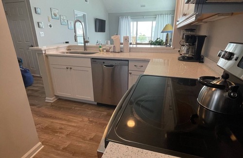 Manteo Condo | LOOK Luxury Pirates Cove OBX Penthouse 3/2 Home near Beach & Free 25' Boatslip