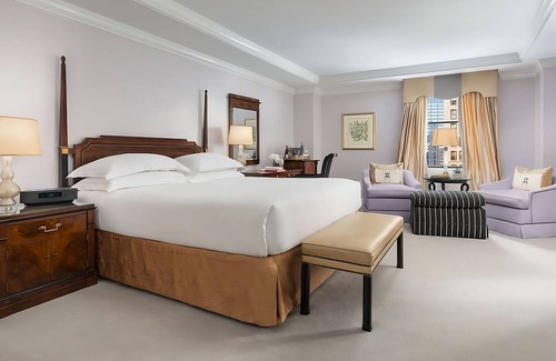 Central New York City House | Look No Further! Onsite Dining, Walk Rockefeller Center & Museum of Modern Art!