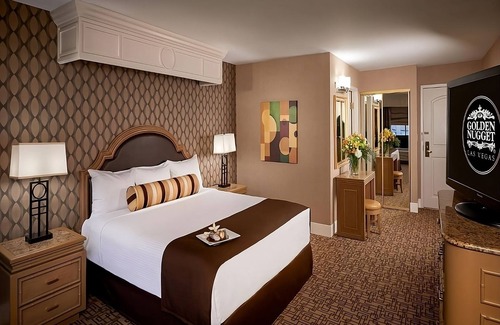 Downtown Las Vegas Hotel | Look No More! 2 Pools, Pet-friendly Property, Nightclub, Walk to the Strip!